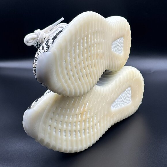 Authentic Yeezy Boost 350 V2 'Zebra' 2022/2023 - Picture 8 of 10